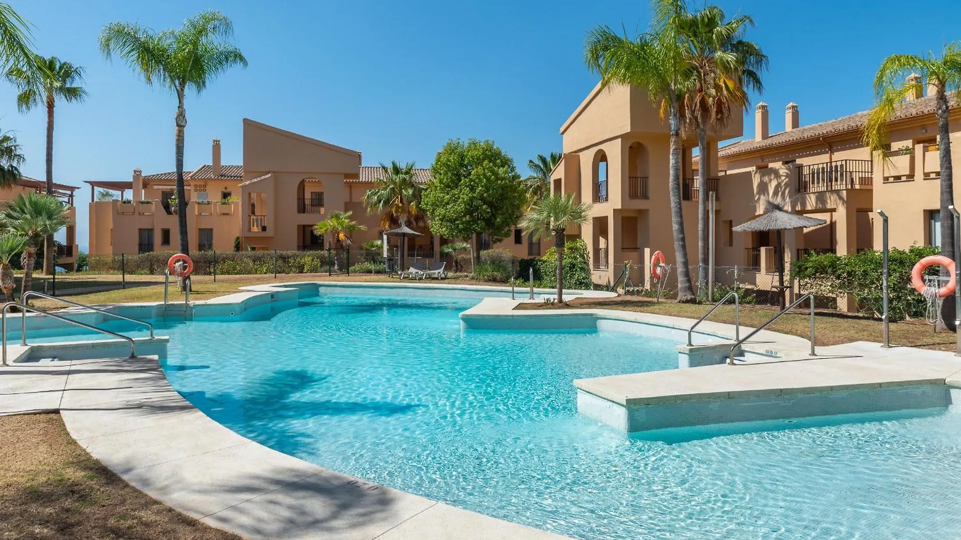 Apartment Serene 3-Bedroom With Sea And Sunset Views Estepona Spain