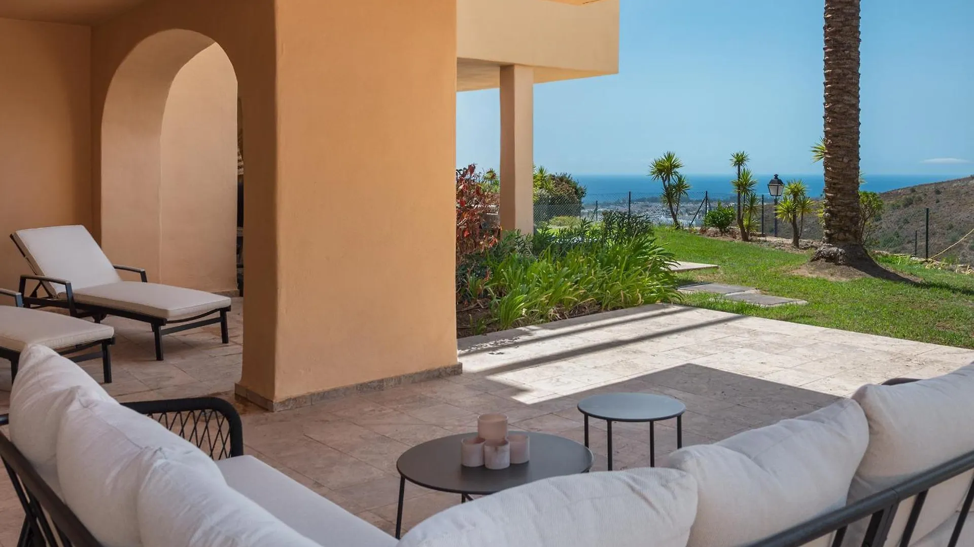 Apartment Serene 3-Bedroom With Sea And Sunset Views Estepona
