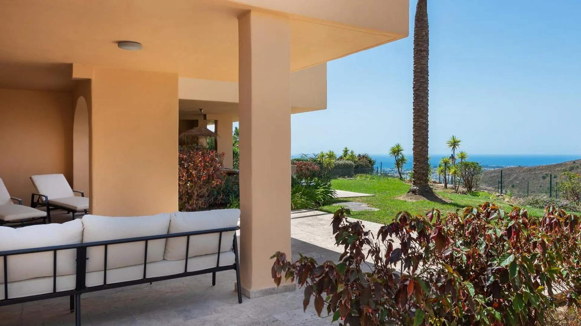 Apartment Serene 3-Bedroom With Sea And Sunset Views Estepona