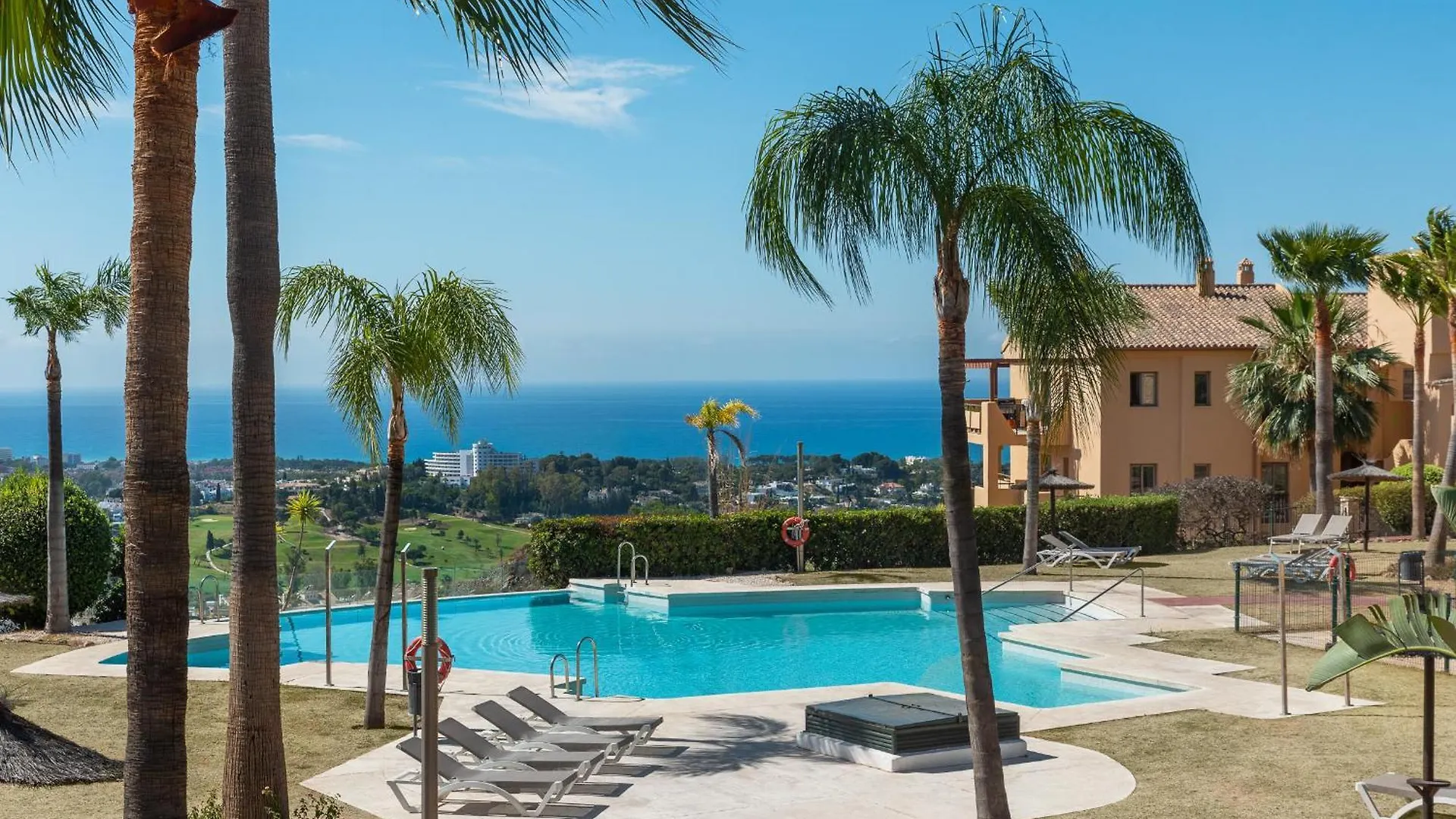 Serene 3-Bedroom With Sea And Sunset Views Estepona