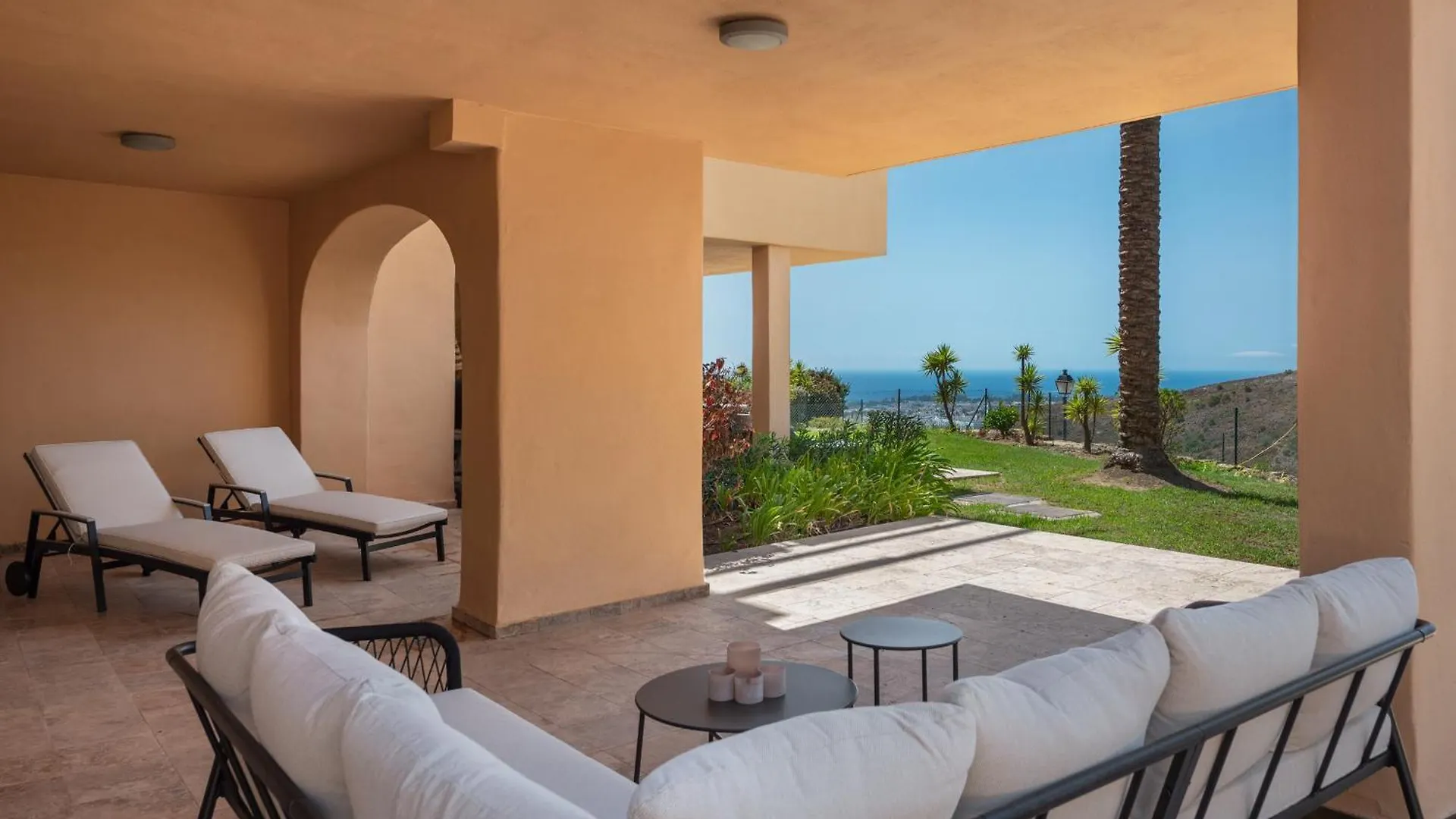 Apartment Serene 3-Bedroom With Sea And Sunset Views Estepona