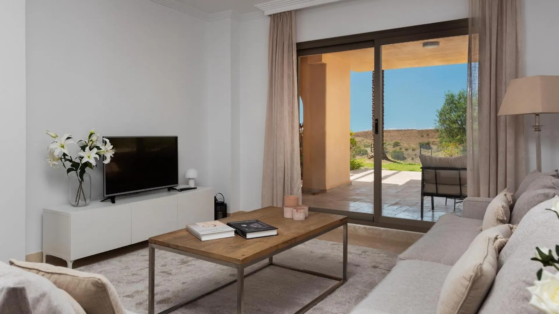 Serene 3-Bedroom With Sea And Sunset Views Estepona